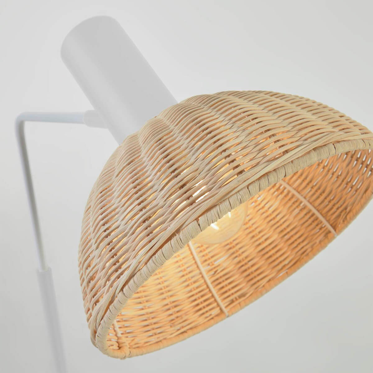 Lámpara pie ratán y madera