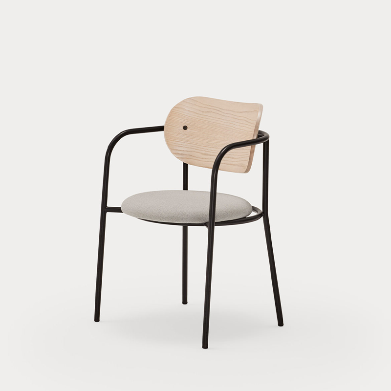 silla de madera y tapizado
